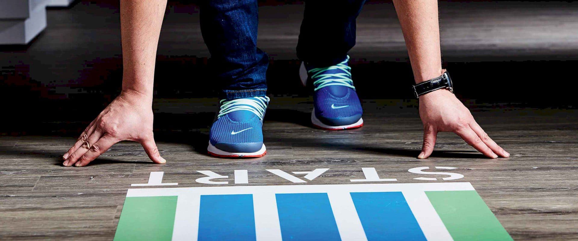 Sportler an der Startlinie – pedics. bringt Sie in Bewegung